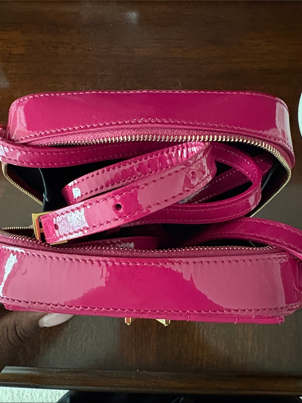 Saint Laurent Fuchsia Patent Quilted Camera Bag with Gold YSL Logo - Picture 2 of 3